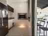 Apartamento finamente mobiliado com 3 Sutes na quadra do mar em Balnerio Cambori